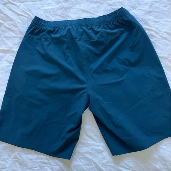 Like new the north face tech shorts in blue - Picture 5 of 5